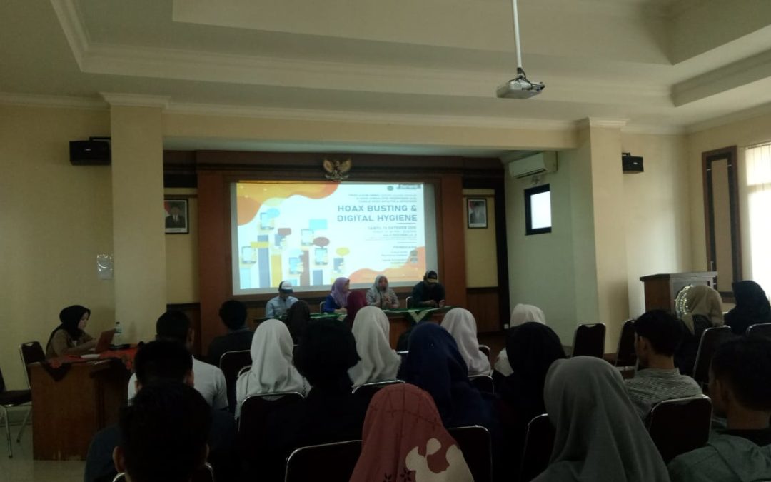 Mengatasi Masalah Hoax Melalui Workshop Ilmu Komunikasi “Hoax Busting and Digital Hygiene”