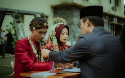 12 Pasang Pengantin Menikah Serentak Di Atas Tangga: Semarak Milad Ke-60 Unimma!