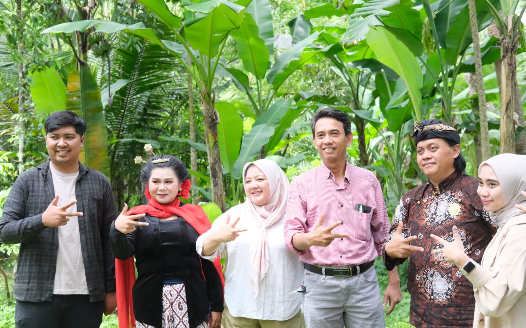 Bukan Sekadar Euforia, Milad Ilkom UNIMMA yang ke-8 Ajak Mahasiswa Hijaukan Bantaran Sungai Omah Mbudur